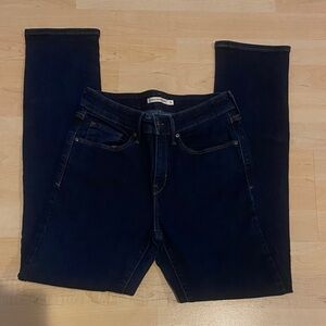 Women’s Levi Dark Blue Classic Mid Rise Skinny Jeans Size 6